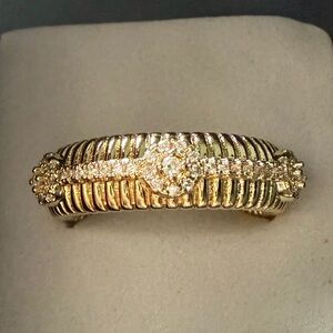 NEW! Pretty Bird Jewelry Gold-Tone Women's Ribbed Ring with Crystal Accent
